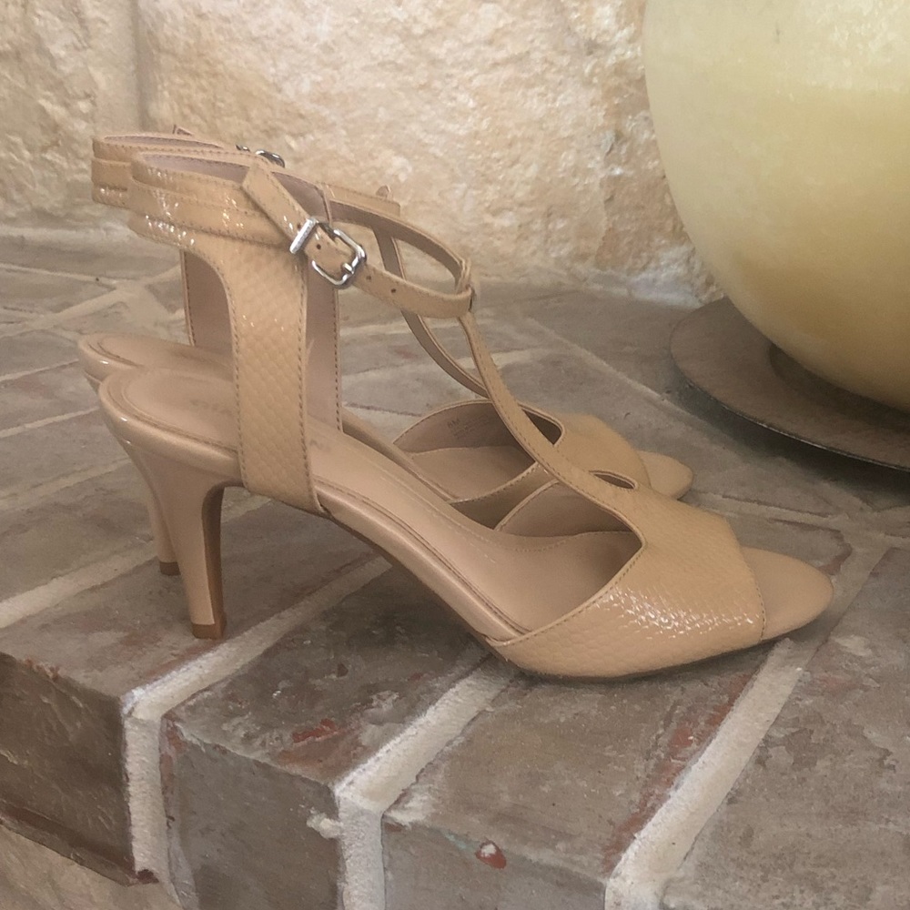 Gianni Bini T Strap Sandal